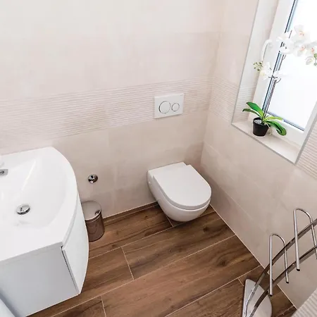 Lovely In With Kitchen Apartment *