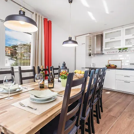 Appartement Lovely In With Kitchen