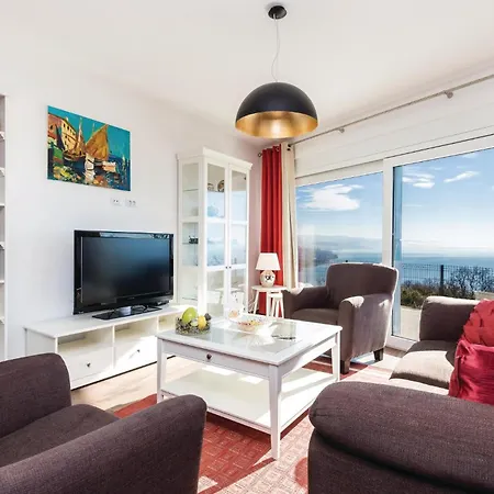 Appartement Lovely In With Kitchen