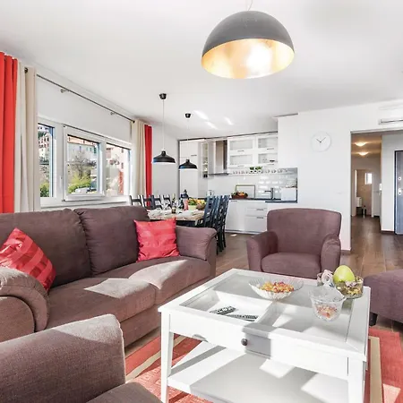 Lovely In With Kitchen Apartment